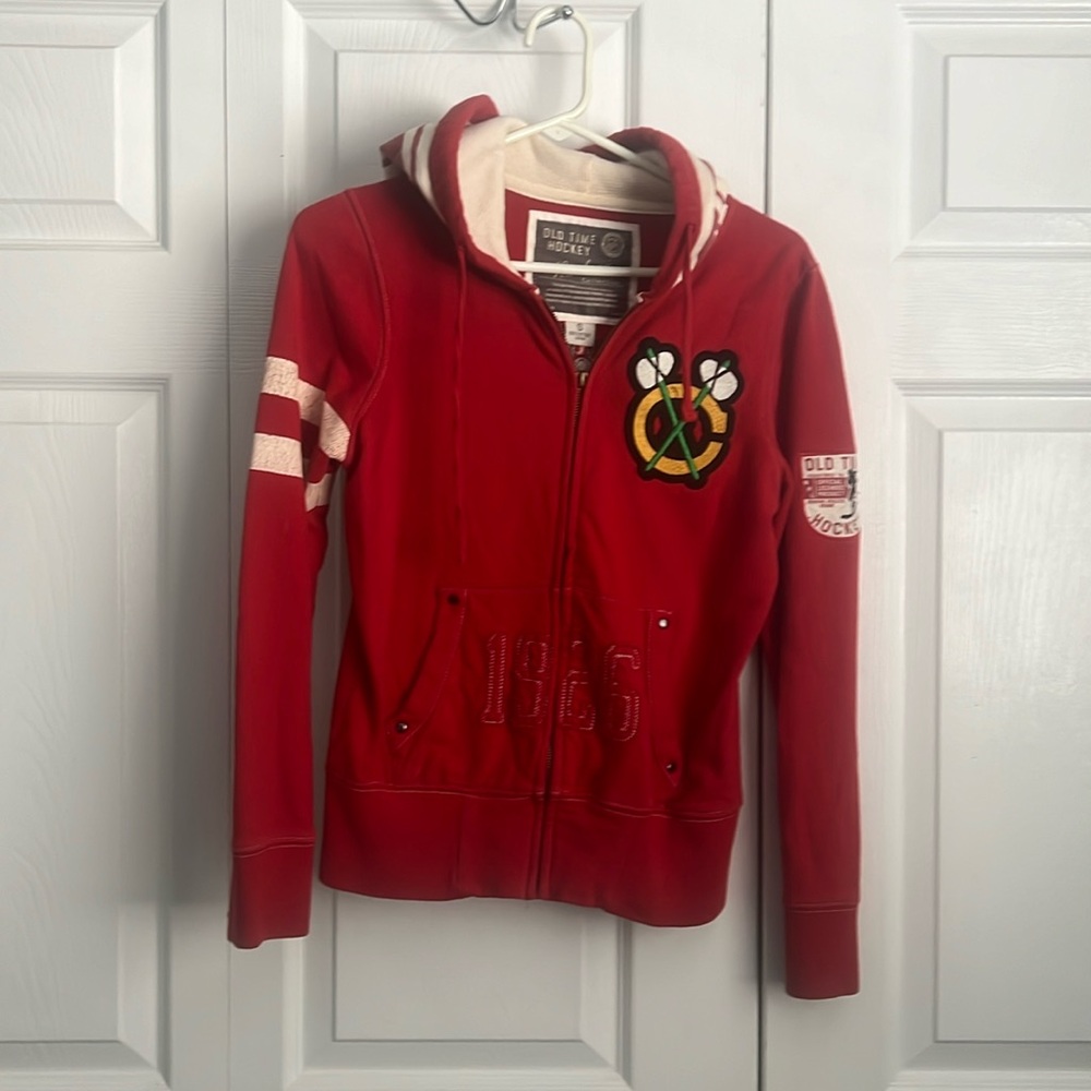 Chicago Blackhawks zip hoodie sweatshirt, ladies small.